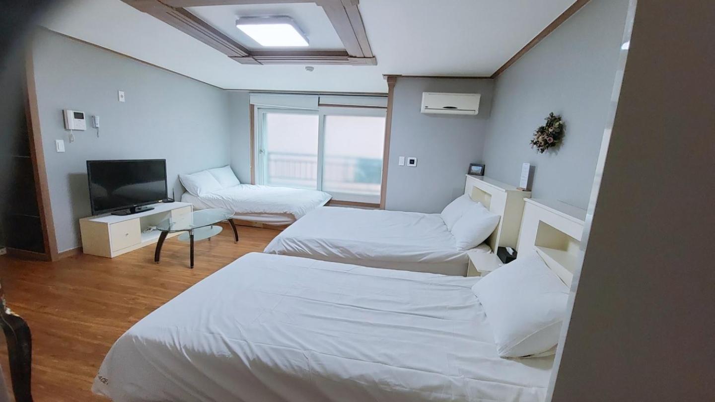 Hy Choi Hostel Seogwipo Exterior foto