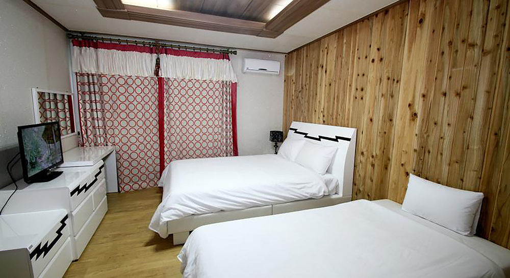 Hy Choi Hostel Seogwipo Exterior foto