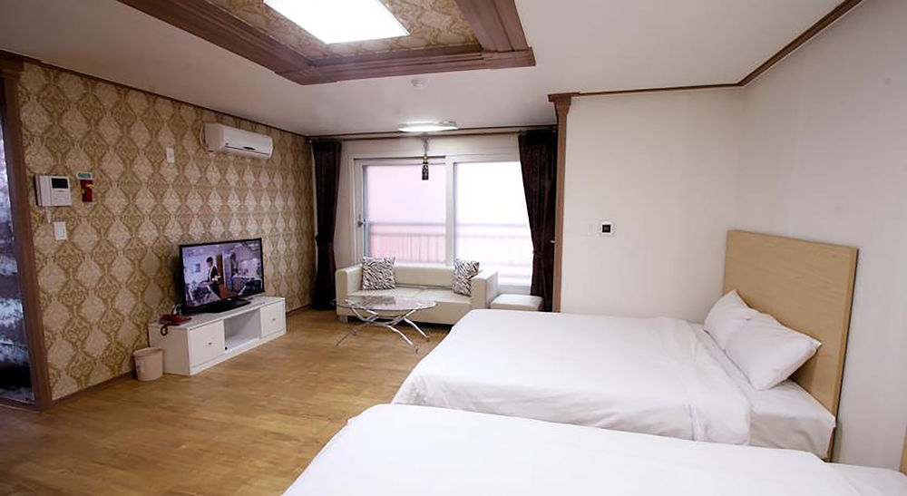 Hy Choi Hostel Seogwipo Exterior foto